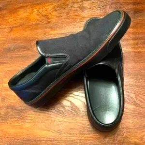 Like New! GUCCI CANVAS & LEATHER SLIP ON SHOES.